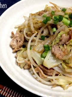 【 もやしとキャベツの豚炒め 】-レシピのメイン写真