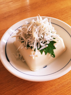 おつまみに簡単に1品☆お豆腐シラス乗せ-レシピのメイン写真