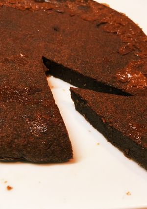 材料二つ☆炊飯器でガトーショコラ-レシピのメイン写真