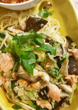 焼きジャケと椎茸、三つ葉のパスタ☆ランチ-レシピのメイン写真