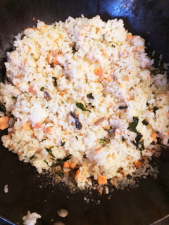 余ったご飯で鮭チャーハン-レシピのメイン写真