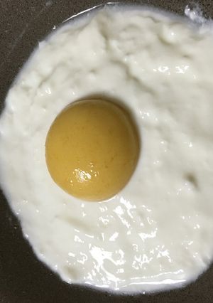 目玉焼き風 マンゴーヨーグルト-レシピのメイン写真