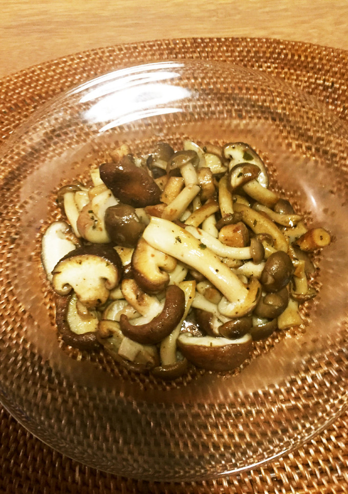 旨味がギュッ♪きのこの和風バター炒め-レシピのメイン写真