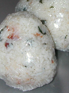 青じそ&梅干&しらすのおにぎり-レシピのメイン写真