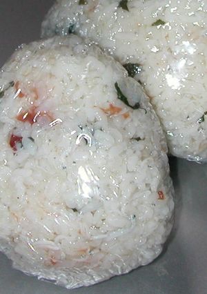 青じそ＆梅干＆しらすのおにぎり-レシピのメイン写真
