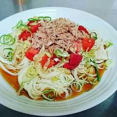 รูปของ 簡単ツナトマトミョウガそうめん