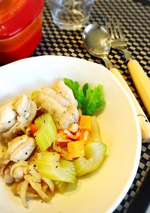鶏肉とセロリのコンソメ煮込み-レシピのメイン写真