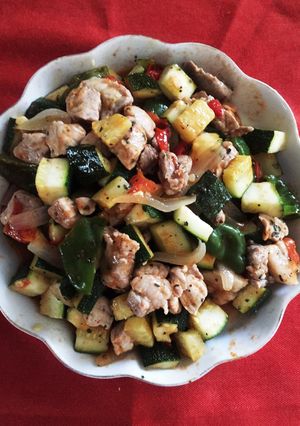 ゴロゴロ豚肉と夏野菜のバジル炒め〜♪-レシピのメイン写真
