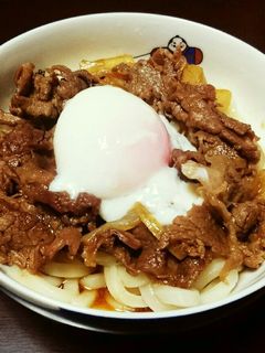 簡単絶品!すき焼きのタレで温玉肉うどん✰-レシピのメイン写真