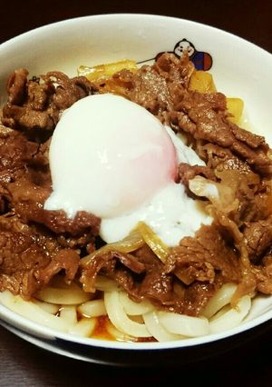 簡単絶品！すき焼きのタレで温玉肉うどん✰-レシピのメイン写真