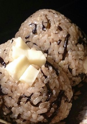 貧血最強ひじきご飯＆チーズおにぎり-レシピのメイン写真