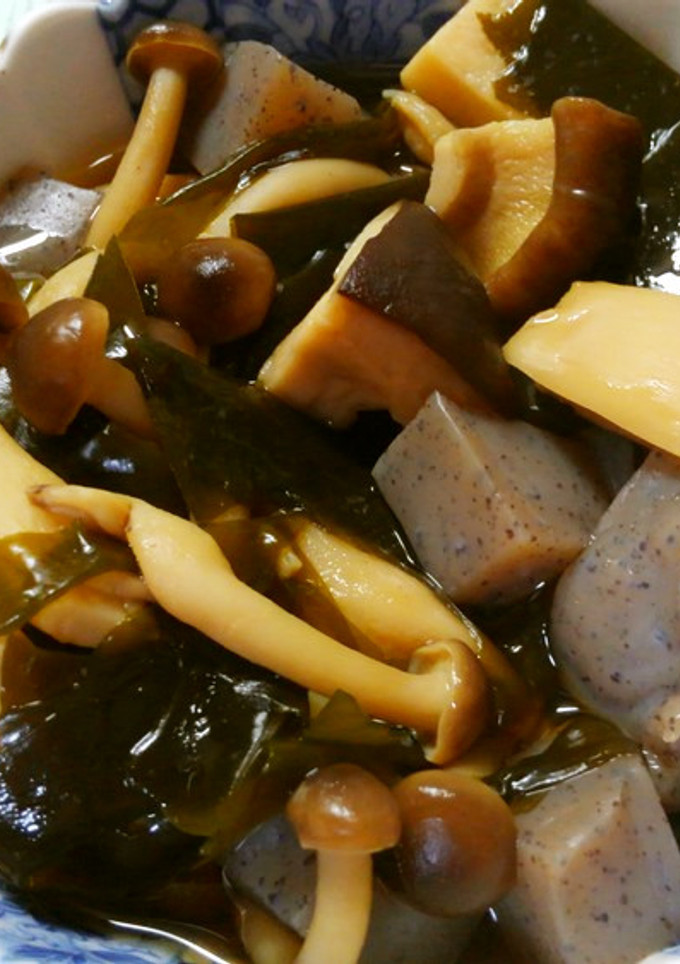 簡単！ヘルシー蒟蒻とワカメときのこの煮物-レシピのメイン写真