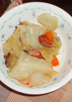 バター風味のキャベツとウインナーの炒め煮-レシピのメイン写真