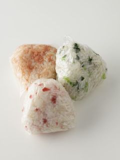 運動後に☆おにぎり(サケ、梅、じゃこ菜)-レシピのメイン写真