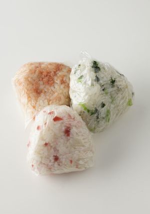 運動後に☆おにぎり（サケ、梅、じゃこ菜）-レシピのメイン写真