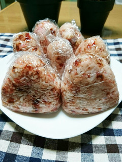 梅干しとおかかの混ぜまぜおにぎり-レシピのメイン写真