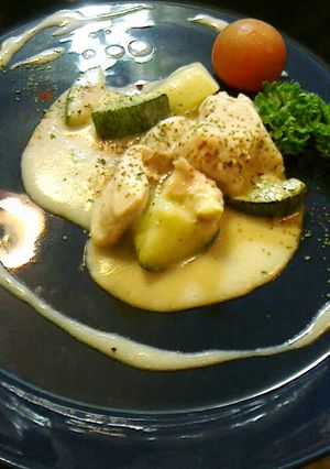 ズッキーニと胸肉のホワイトソース煮-レシピのメイン写真
