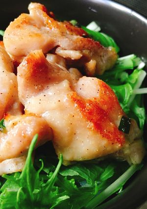 ごま油でウマウマ！鶏ももの香味丼♪-レシピのメイン写真