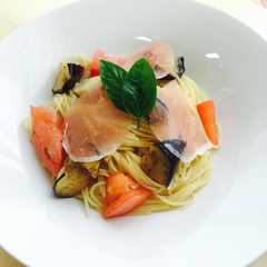 รูปของ 揚げなすとトマトの冷製酸っぱパスタ
