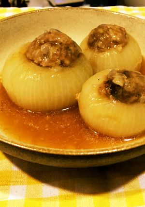 話題簡単★レンチン丸ごと玉ねぎの肉詰め-レシピのメイン写真