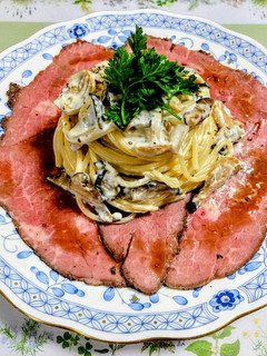 簡単ランチ!ローストビーフきのこパスタ-レシピのメイン写真