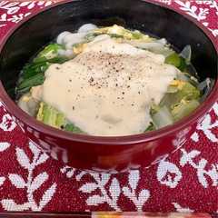 A picture of ニラ玉チーズおうどん.