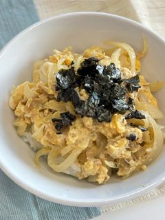 ツナと玉ねぎの卵とじ丼-レシピのメイン写真