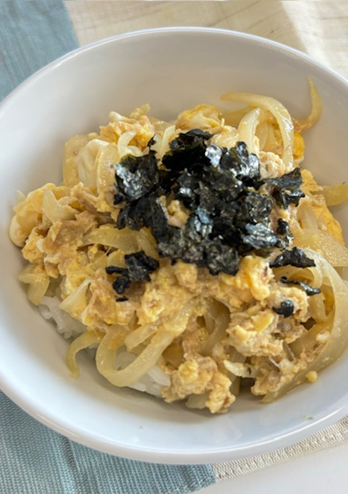 ツナと玉ねぎの卵とじ丼-レシピのメイン写真