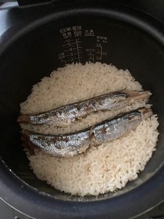 炊飯器で簡単秋刀魚の炊き込みご飯-レシピのメイン写真