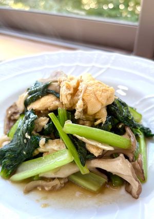 【簡単副菜】オイスターソースで舞茸小松菜の卵炒め-レシピのメイン写真