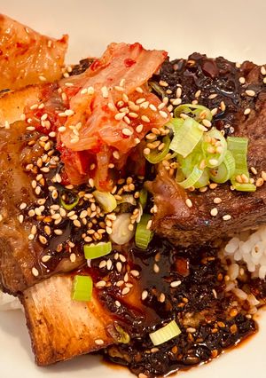 韓国風骨付きカルビ肉バーベキュー煮込み-レシピのメイン写真