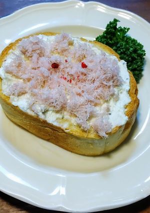 ビーツ由来ピンクのでんぶでクリチトースト-レシピのメイン写真