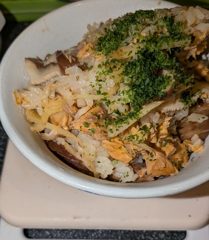 賞味期限切れの水煮鮭缶詰を美味しく調理 by kermit123 【クックパッド