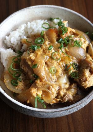 フライパンで作るつゆだくふわとろ親子丼の黄金比-レシピのメイン写真