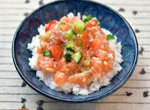 玉ねぎ麹でおいしい！ロミロミサーモン丼-レシピのメイン写真