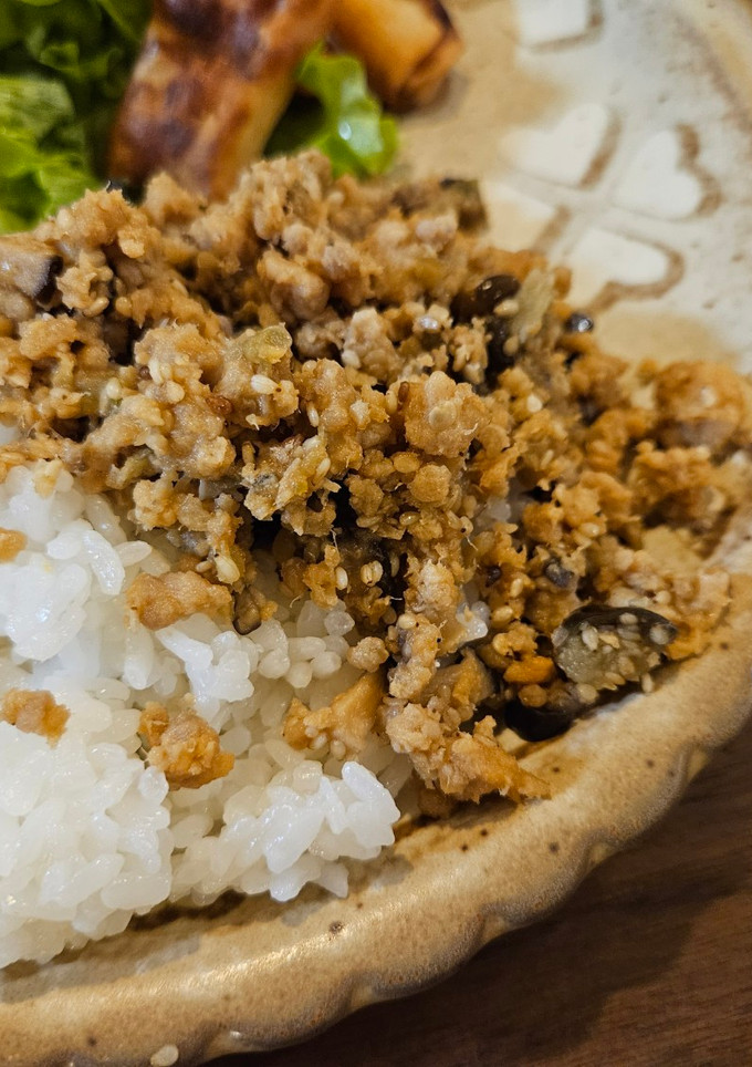 鮭中骨と鶏のそぼろご飯-レシピのメイン写真
