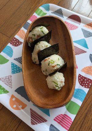 羽釜炊きでねぎと梅の焼き海苔おむすび-レシピのメイン写真