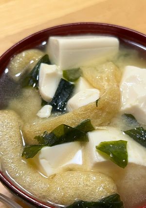 豆腐とわかめと油揚げの味噌汁-レシピのメイン写真