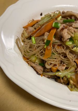 切りイカ入り“客家小炒”味のビーフン炒め-レシピのメイン写真