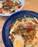 切って和えるだけ！鯖缶担々うどん
