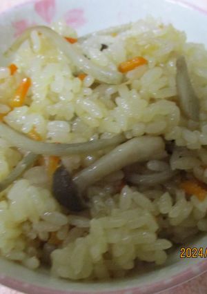 しめじと切りごぼう人参の炊き込みご飯😋-レシピのメイン写真