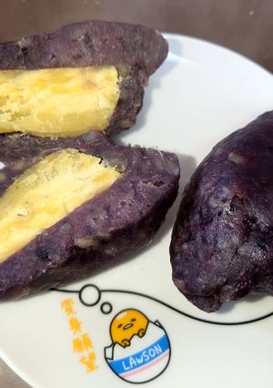 材料二つ。さつまいも饅頭-レシピのメイン写真