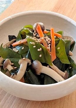 生わかめとしめじ にんじんの炒め煮♪-レシピのメイン写真