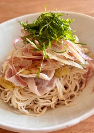 焼きなす豚肉の冷素麺☆茗荷大葉トッピング-レシピのメイン写真