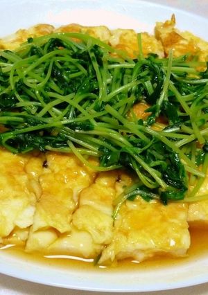 はんぺん入りふわふわ玉子焼き☆豆苗餡かけ-レシピのメイン写真