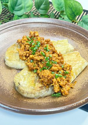 とろける白ナス × 和風キーマカレーのせ-レシピのメイン写真