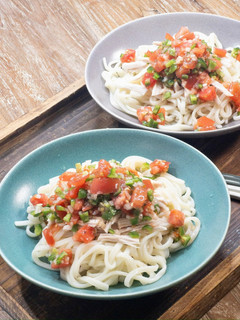 蒸し鶏とサルサソースの混ぜうどん-レシピのメイン写真