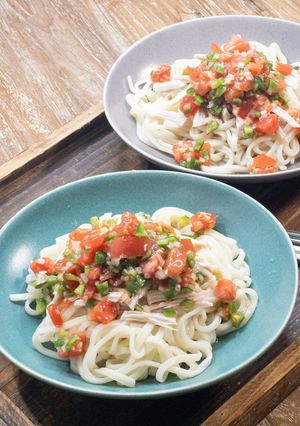 蒸し鶏とサルサソースの混ぜうどん-レシピのメイン写真