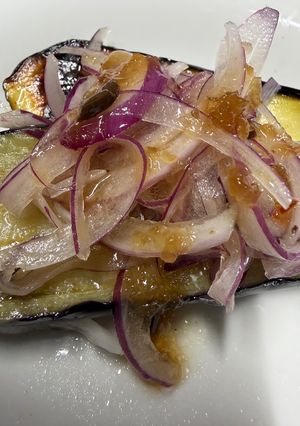 ナスを焼き紫玉ねぎ乗せただけ-レシピのメイン写真