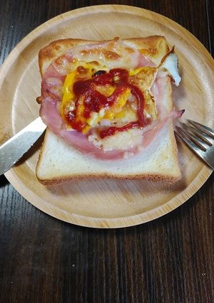 食パンdeアレンジハムエッグピザトースト-レシピのメイン写真